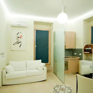 Silenzioso Monolocale In Zona Parioli , Roma Italia